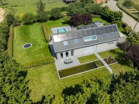 villa avec piscine & 4 ch à coucher sur 4035m² de terrain