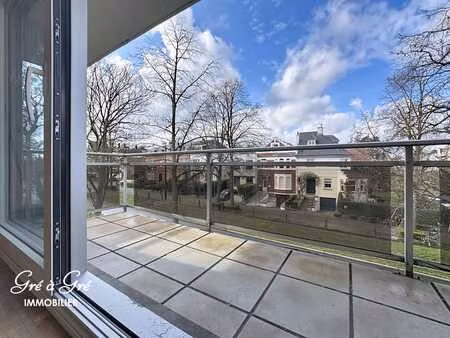 stockel-rénové & lumineux  2 terrasses & garage box compris!