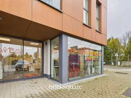 belles surfaces commerciales louées et en excellent état