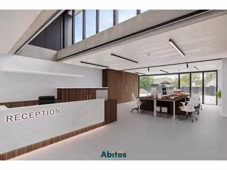 espace commercial avec une excellente visibilité et acces...