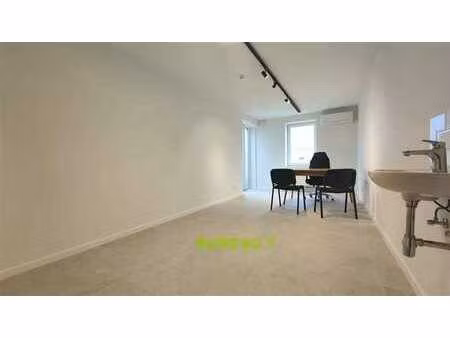 bureau - commerce destiné aux professions médicales ou param