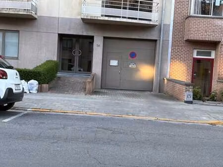 emplacement parking sécurisée à koekelberg