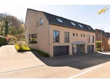 maison exceptionnellement spacieuse en bordure de zone verte