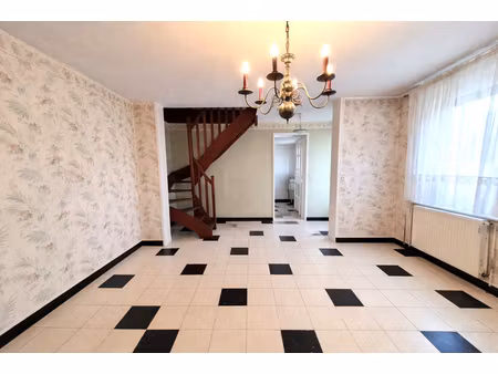 maison semi individuelle  3 chambres  cour et grand garage