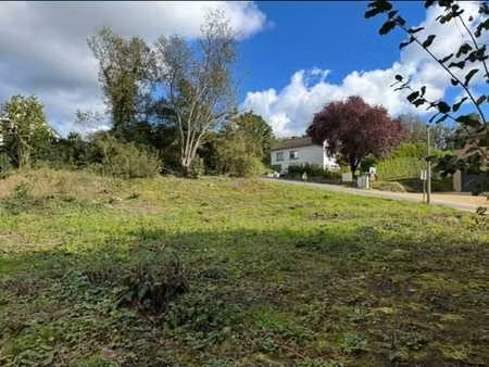 terrain de 2400m² dans le quartier prisé du beau vallon.