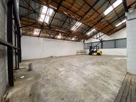 entrepôt polyvalent ±170 m² à courcelles