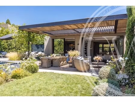 villa de luxe à louer dans le quartier village-le val-cabrieres