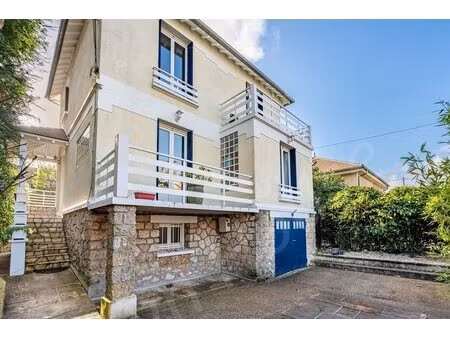 maison ancienne au calme proche de la gare et des commerces