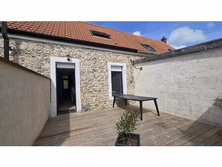 réf 3985 - jolie maison rénovée avec jardin et stationnement aisé