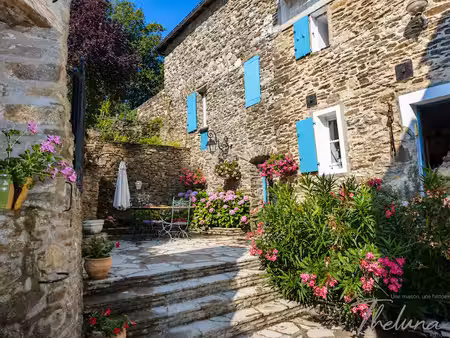 vente propriété 11 pièces 200 m² à saumane (30125)  495 000 €