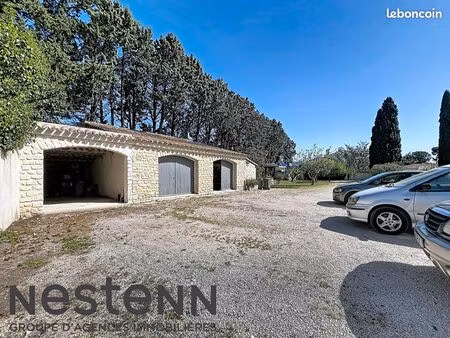 bâtiment 85 m² senas