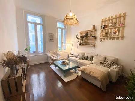 location t3 meublé avec petit balcon & parking