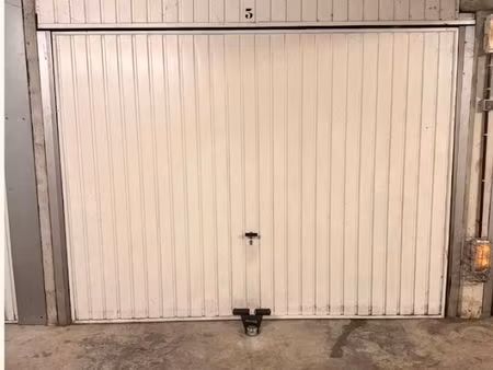 garage double box en sous-sol dans résidence sécurisée  lock bloc au sol et bip  à vendre