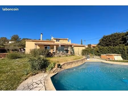 villa 5 pièces 150 m²