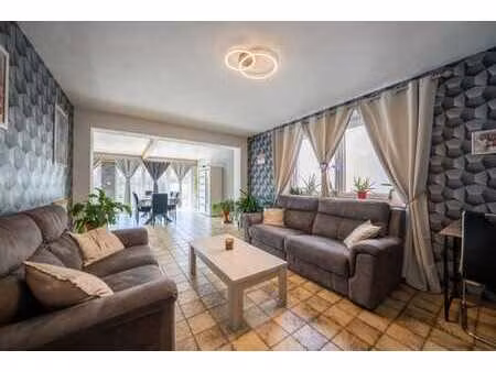 maison familiale rénovée à libramont !