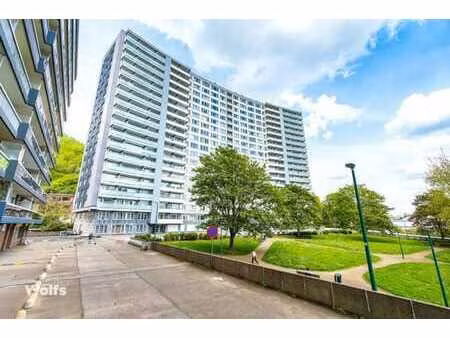 bel appartement avec balcon  emplac. de parking et cave !