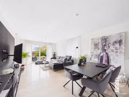 appartement 1 chambre avec grande terrasse à vendre.