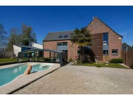 superbe propriété avec piscine  entièrement rénovée en 2007