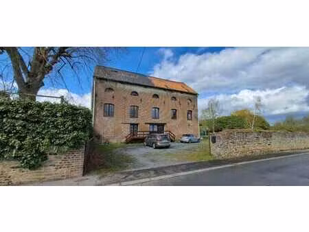 vaste maison avec atelier de menuiserie