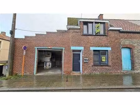 maison à rénover + garage et jardin