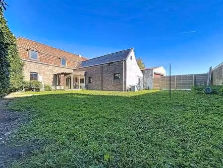 maison style fermette à rafraîchir – volumes et emplacement