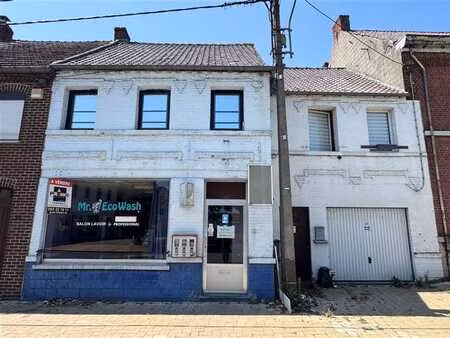 immeuble de rapport : 1 surface commerciale + 2 appartements