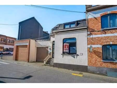 maison avec garage bon état