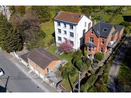 maison 7 ch +appart. indépendant + 4 garages  fort potentiel