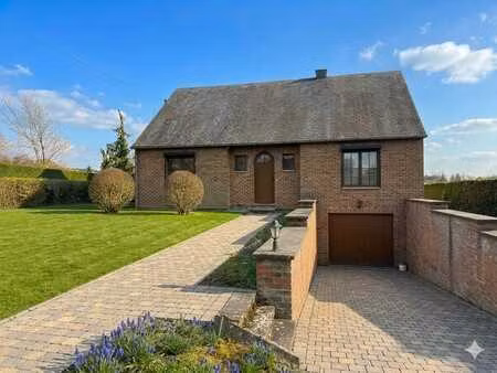 villa 4 chambres avec garage et sous-sols à vendre à dinant