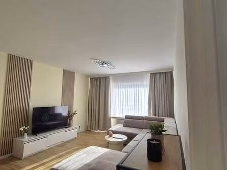 appartement 2 ch. lumineux meublé avec terrasse – peb b