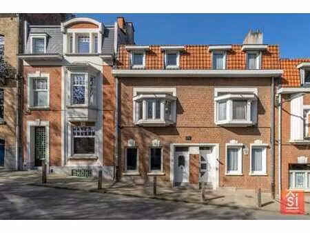 maison jardin en face de la promenade verte