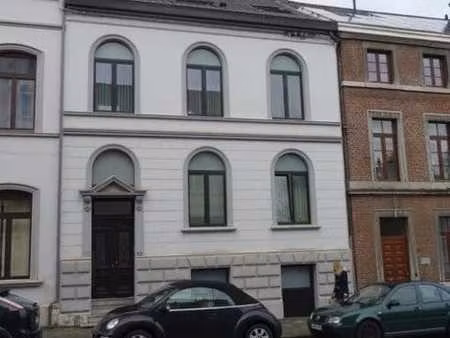 charmante 2-schlafzimmer-wohnung in zentraler lage