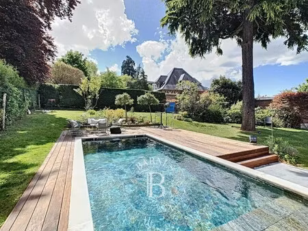 maison de luxe à louer dans le quartier centre ville-jonchère