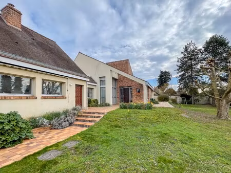 villa de luxe à vendre dans le quartier les berthelées-les coteaux-les perruchet
