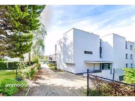 st-job: appartement deux chambres + terrasse