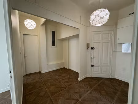 appartement 4 pièces à vendre au 4ème étage - toulon centre ville