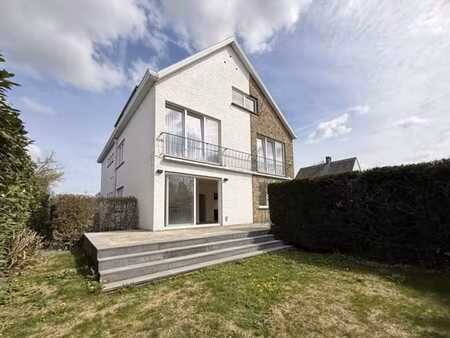 stockel - rdc entièrement remis à neuf avec jardin + parking