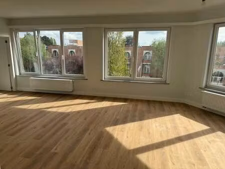 appartement entièrement rénové de 100m2  2 chambres