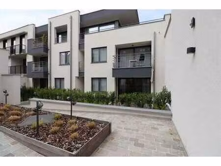 libre le 15/7 proximité immédiate de la place dumon (métro