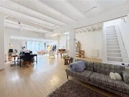 châtelain  lumineux duplex 1 ch + cour intérieure