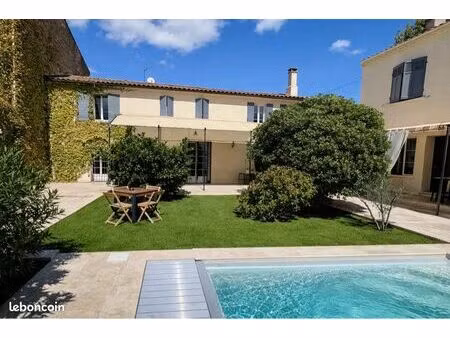 ensemble immobilier rénové – 2 maisons – piscine – plein sud – salon-de-provence