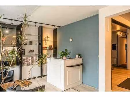 handelsgelijkvloers ca.100 m² te koop in centrum burcht.