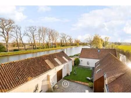 maison de caractère avec entrepôts