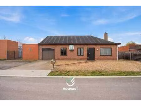 te koop - bungalow met 3 slaapkamers en veel potentieel i...