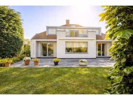 villa dans un quartier résidentiel à duinbergen