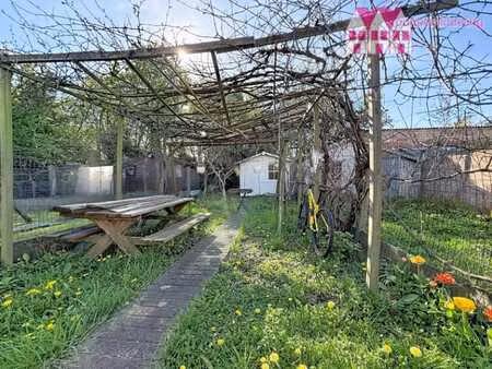 maison rénové avec 4 chambres à coucher et un beau jardin