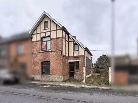 maison dans un endroit calme