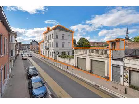 imposante maison de maître offrant diverses possibilités