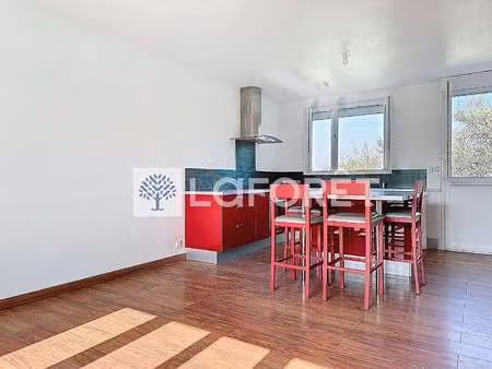 location appartement 4 pièces à bressuire (79300) : à louer 4 pièces / 77m² bressuire