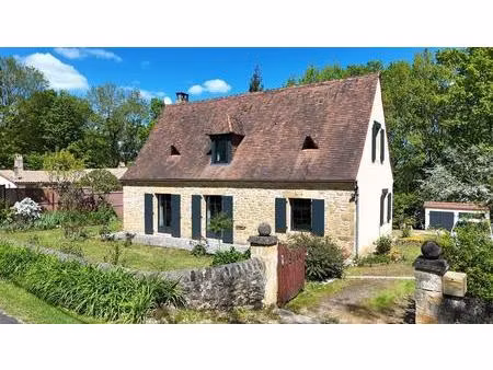 charmante maison avec deux chambres et un bureau